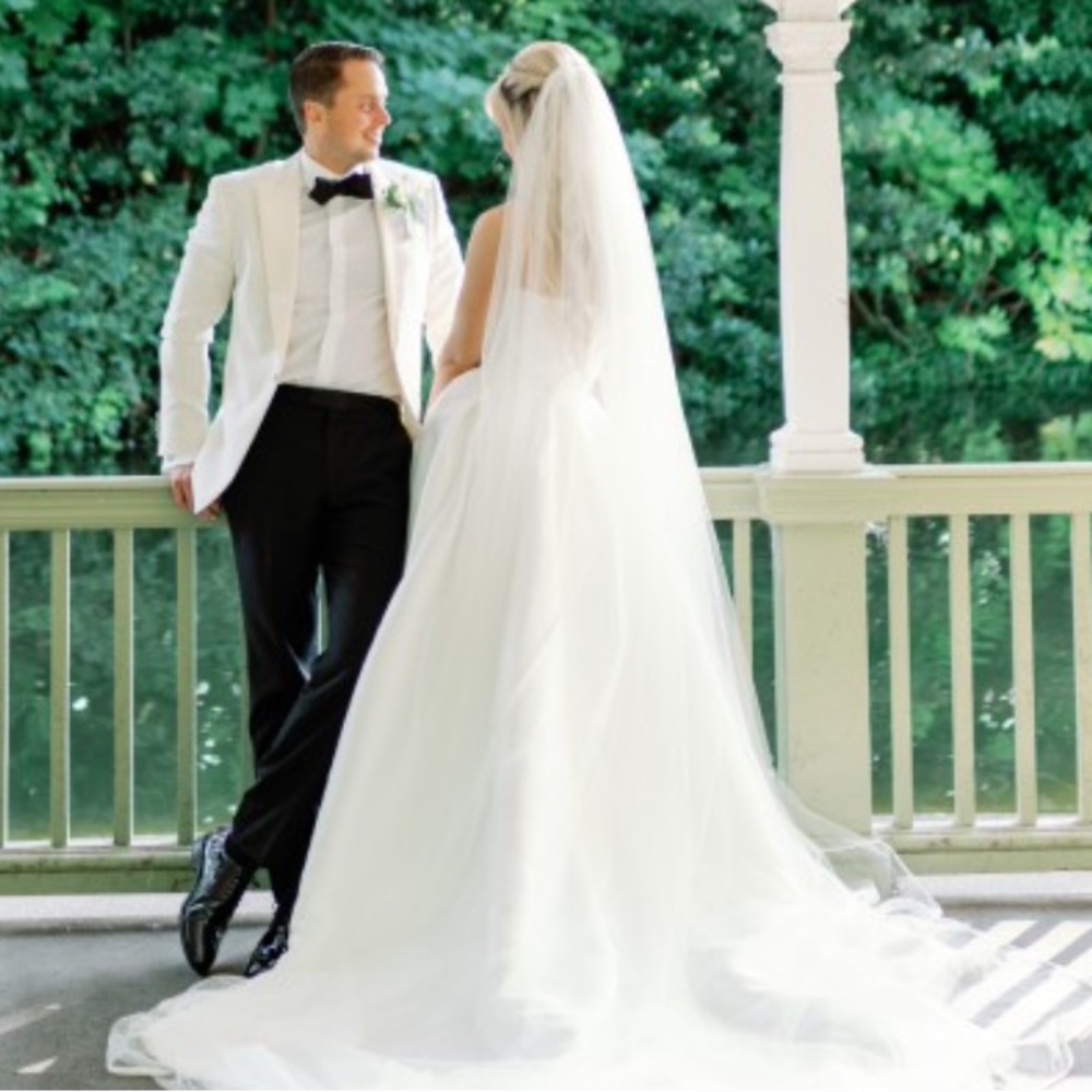 Royal tulle veil with satin trim